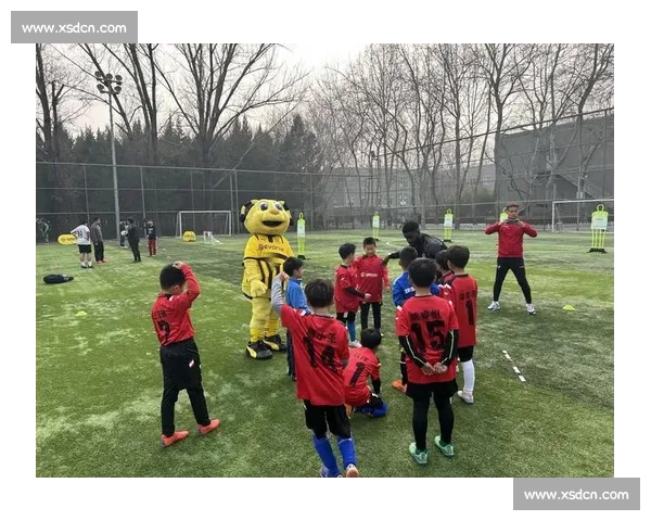 多特蒙德东亚主管携吉祥物艾玛助力常州队，青训合作再谱新篇