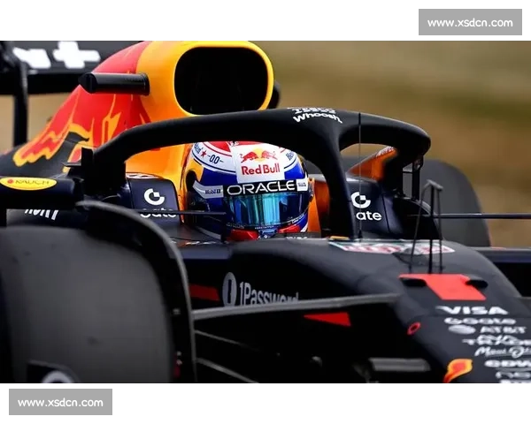 最后一圈三雄激斗！皮亚斯特里、维斯塔潘、拉塞尔轮番刷紫，红牛逆转夺冠